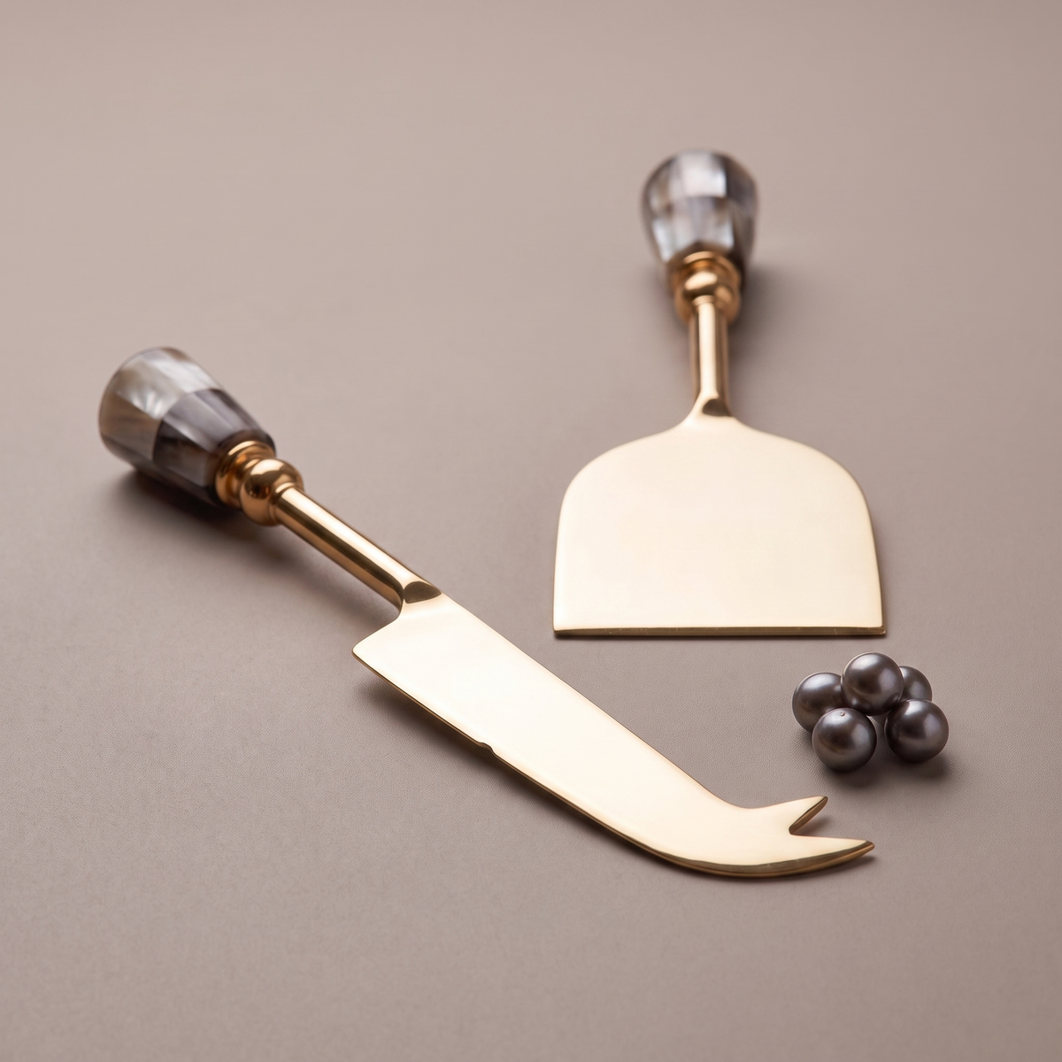 Black mother-of-pearl cheese knife set of 2