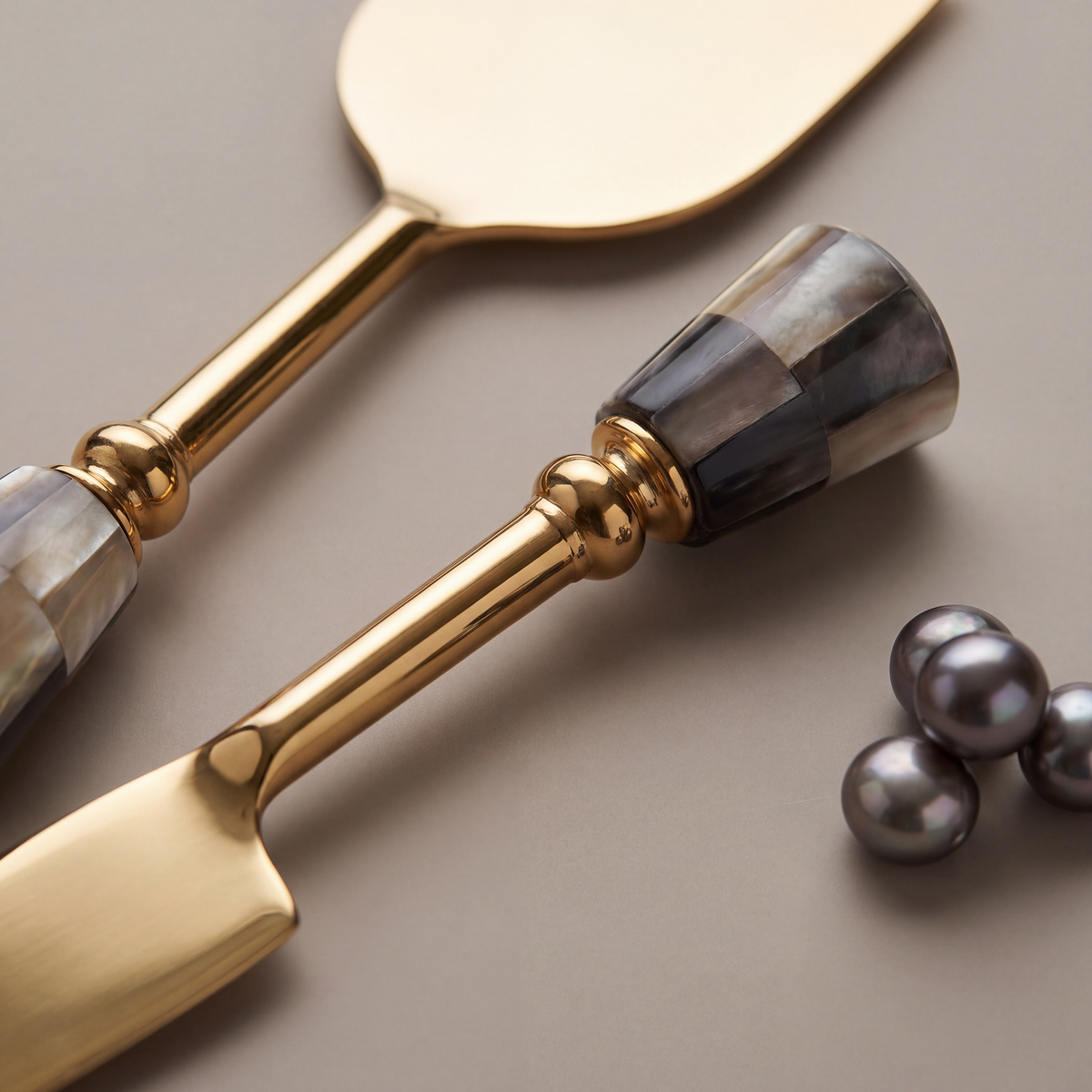 Black mother-of-pearl cheese knife set of 2