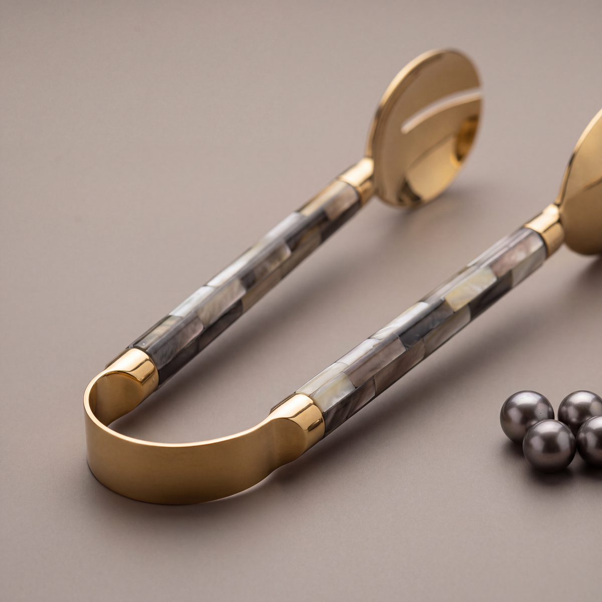Black mother-of-pearl pastry tong