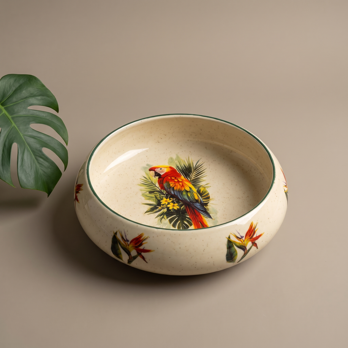 Tropical round salad bowl