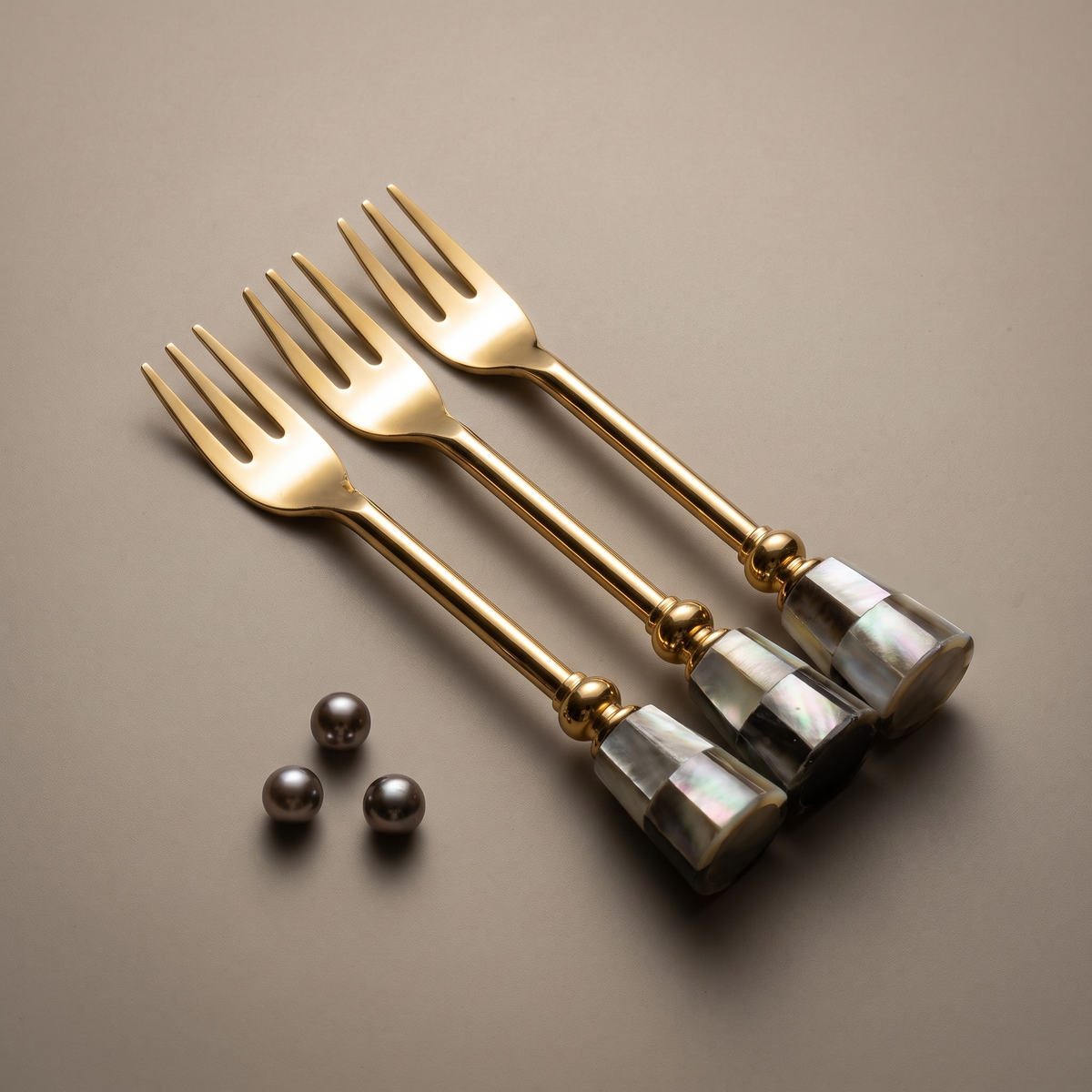 Black mother-of-pearl cocktail forks (set of 6)