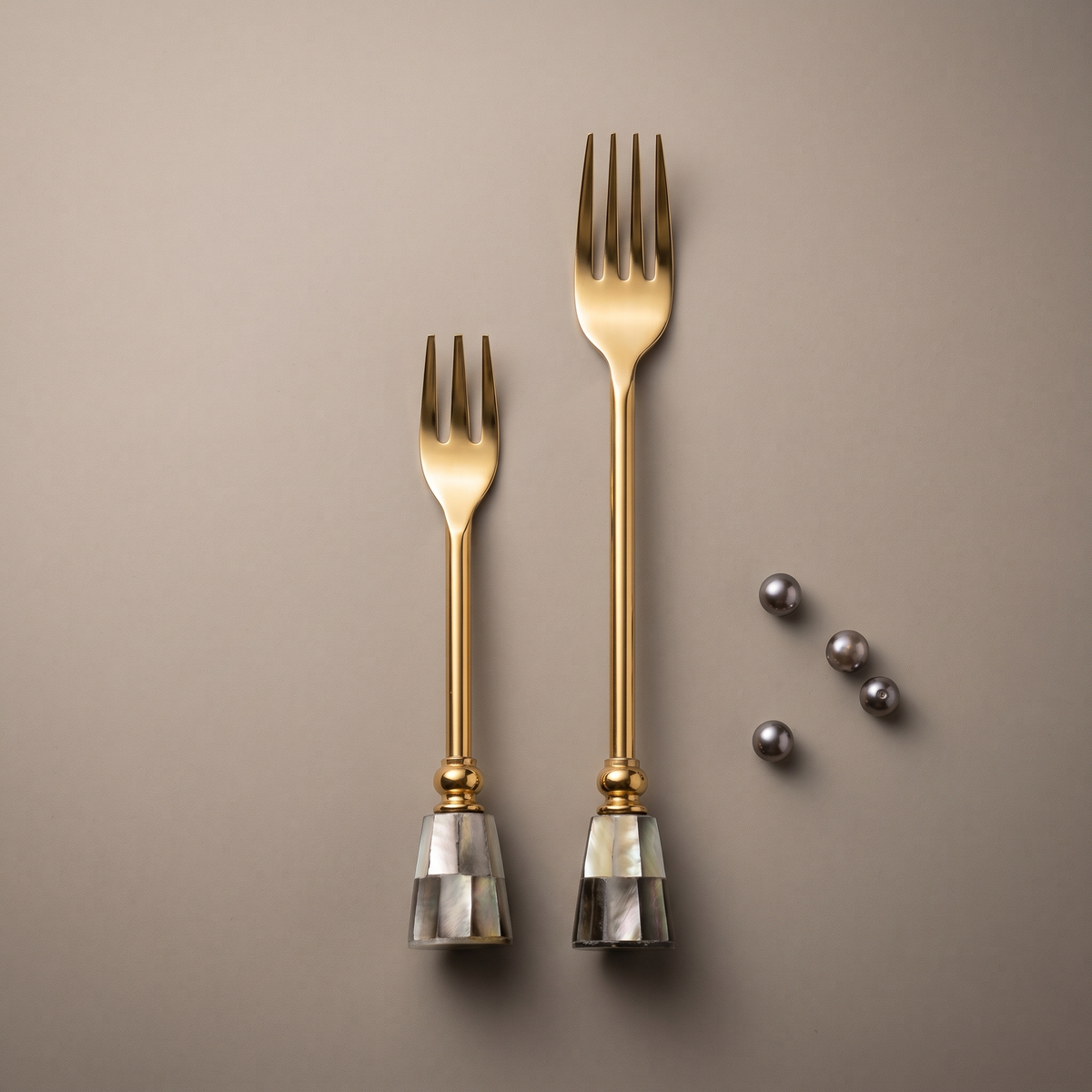 Black mother-of-pearl cocktail forks (set of 6)