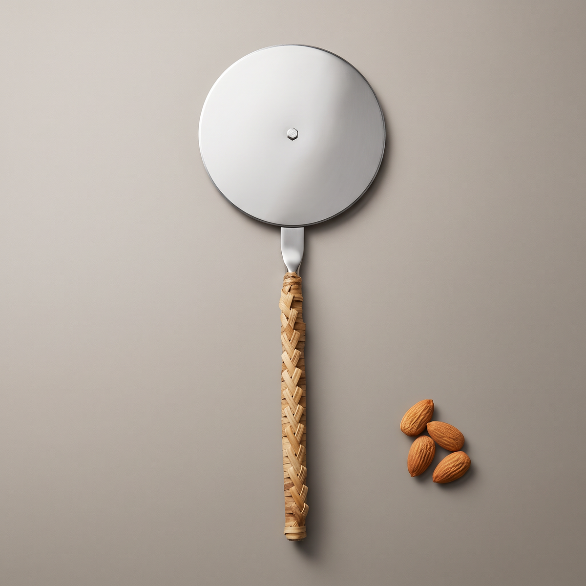 Rattan pizza cutter