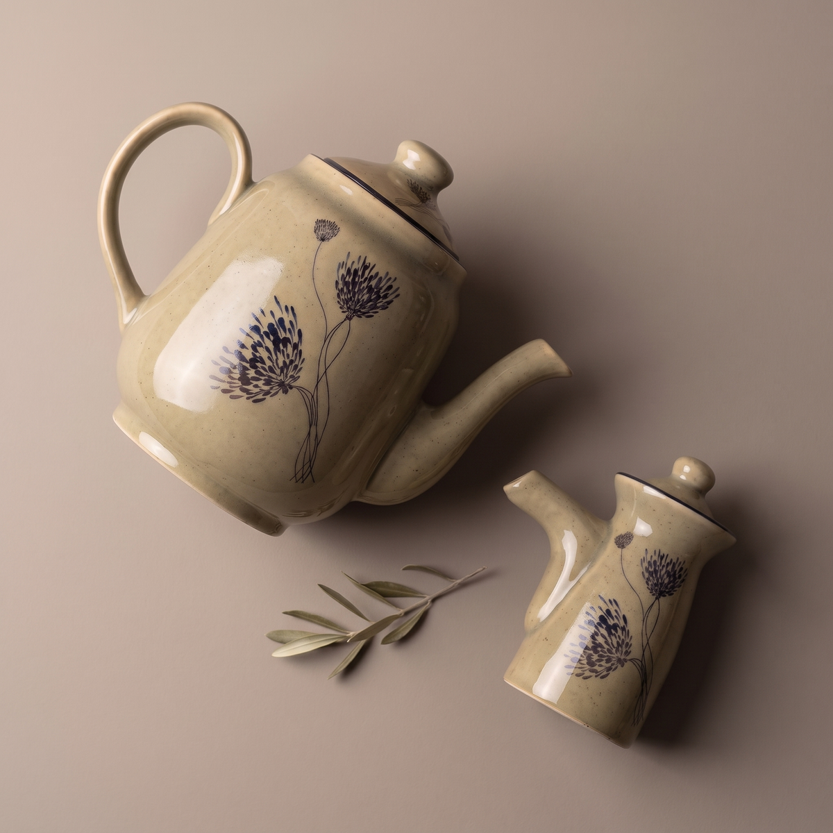 Olive & Dandelion tea kettle (6 cup capacity)