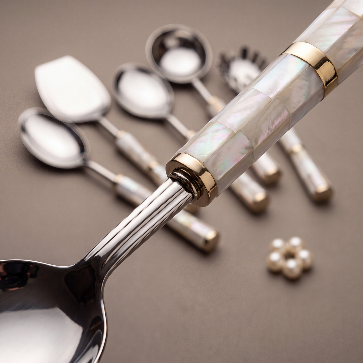 White mother-of-pearl serving set of 6