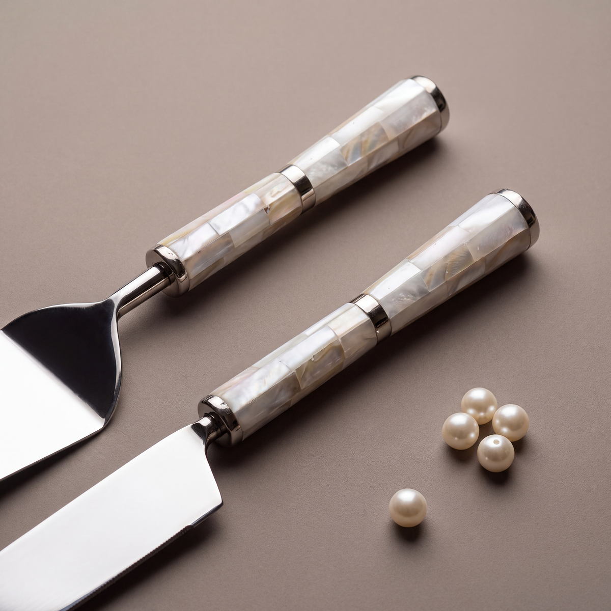 White mother-of-pearl cake set of 2 (knife with cake lifting spatula)