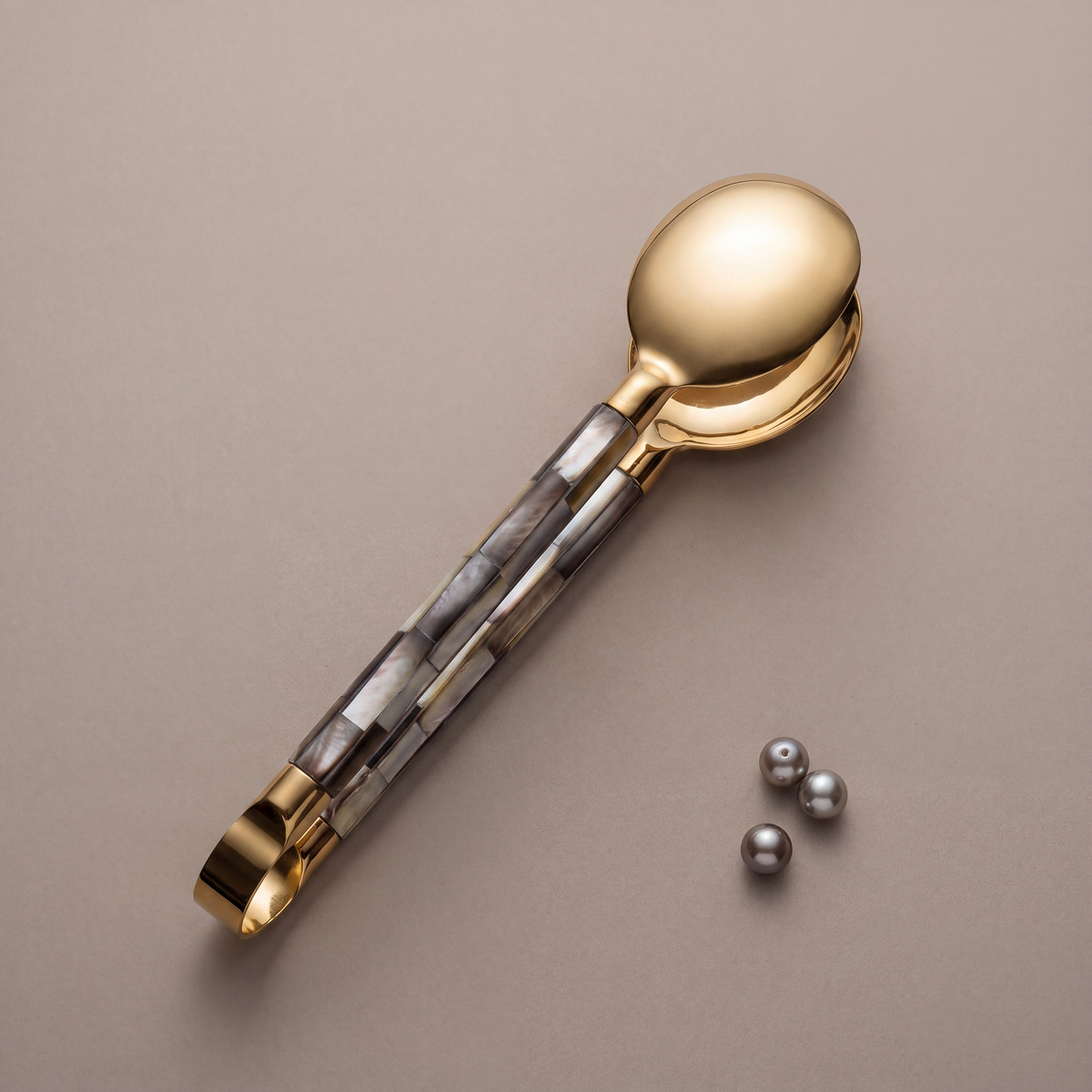 Black mother-of-pearl pastry tong