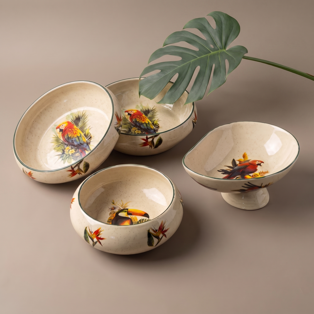 Tropical round salad bowl