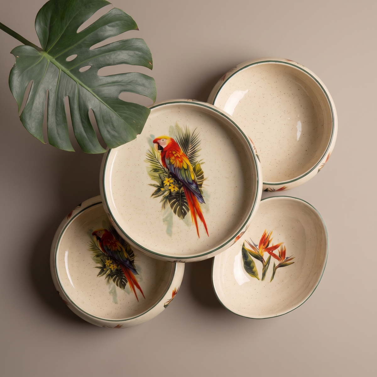 Tropical round salad bowl