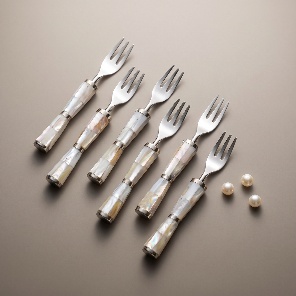 White mother-of-pearl cocktail forks (set of 6)