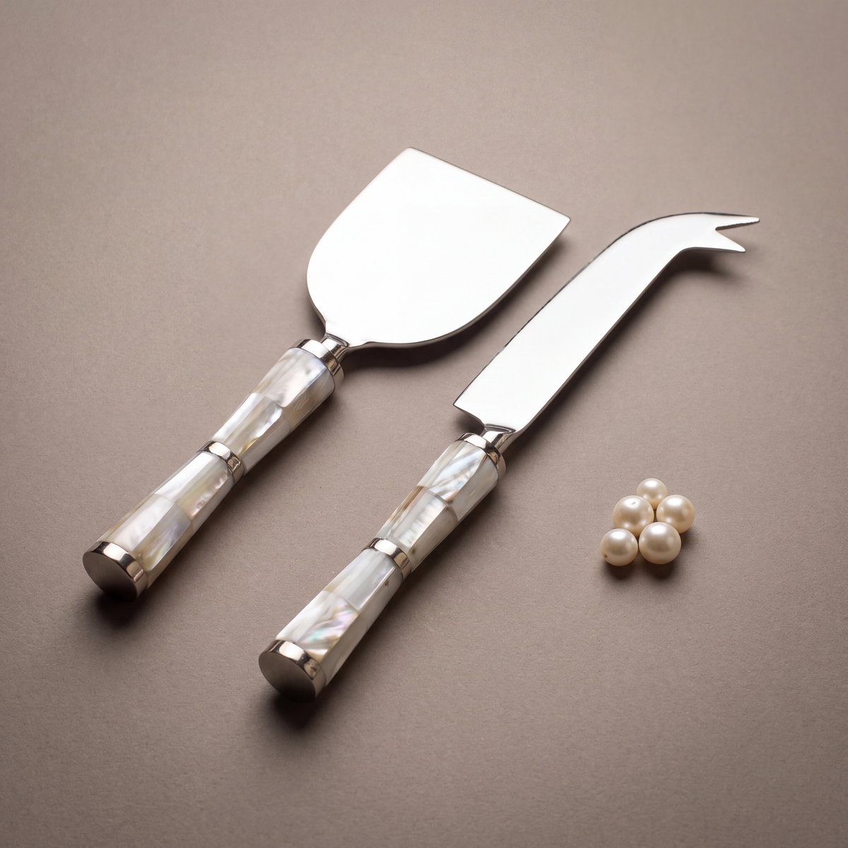 White mother-of-pearl cheese knife set of 2