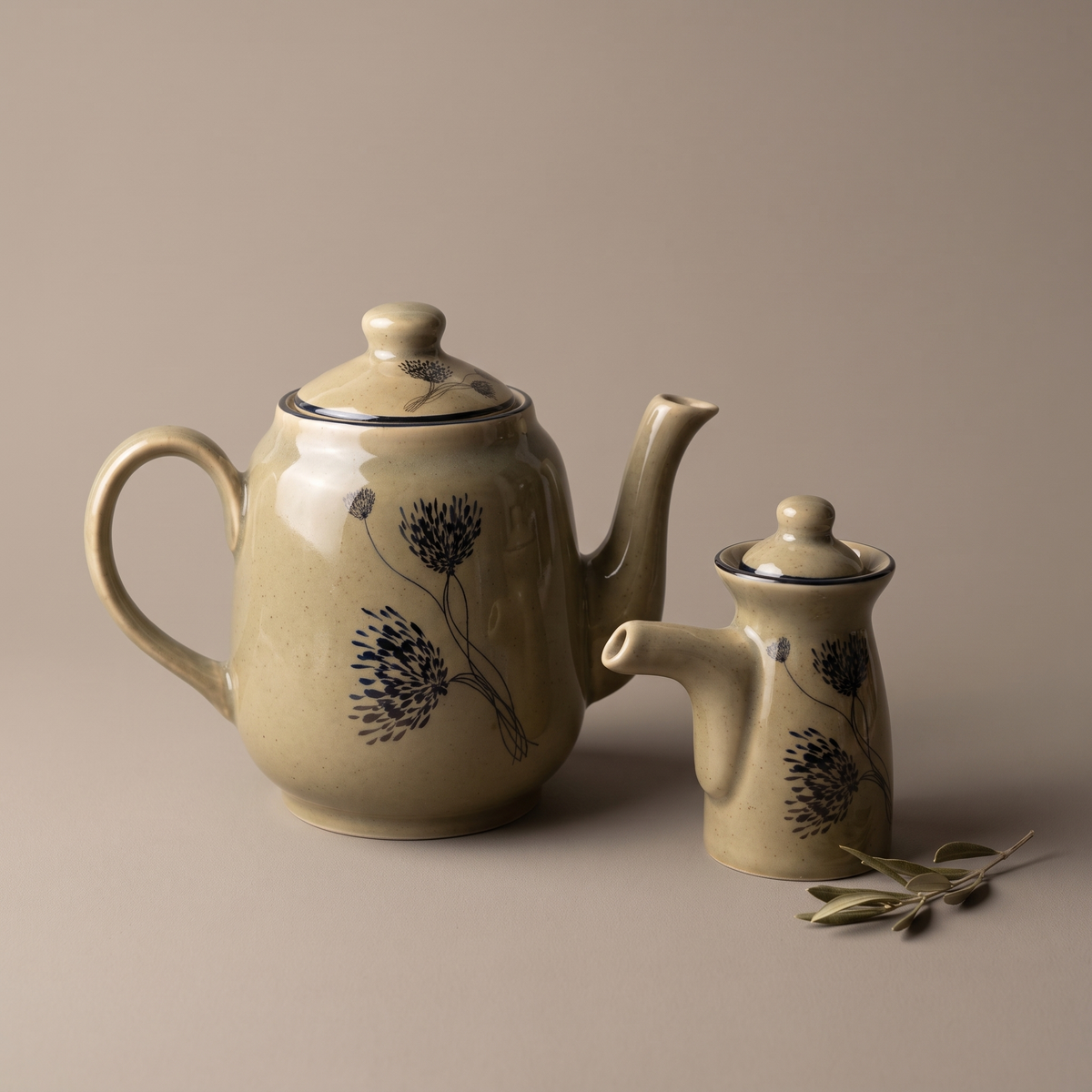 Olive & Dandelion tea kettle (6 cup capacity)