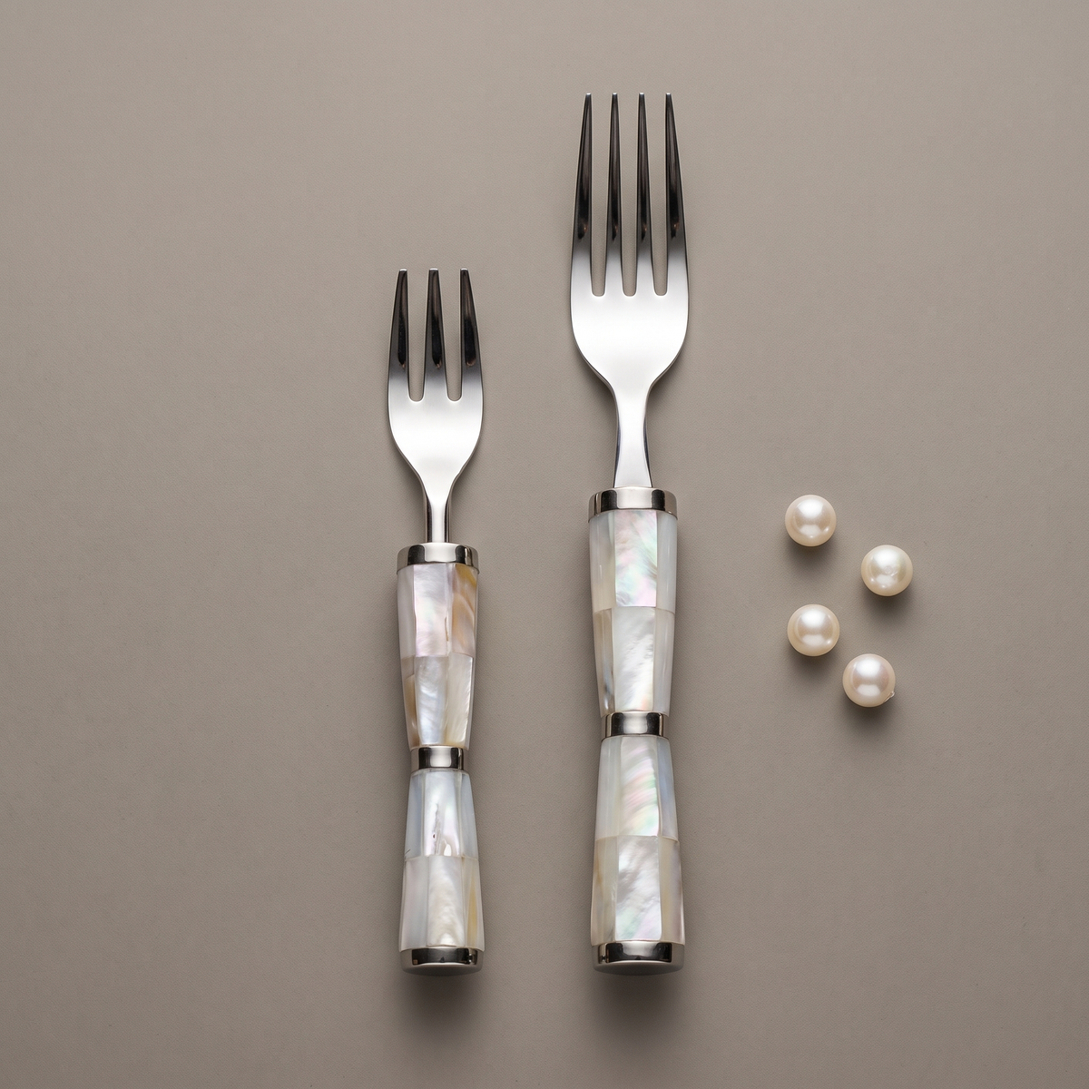 White mother-of-pearl cocktail forks (set of 6)