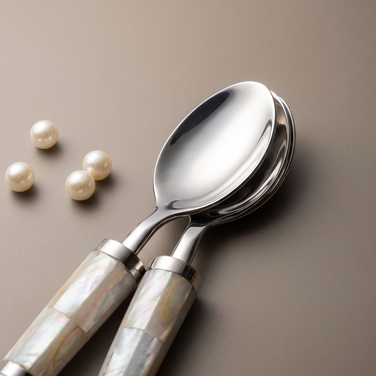 White mother-of-pearl coffee spoons (set of 6)