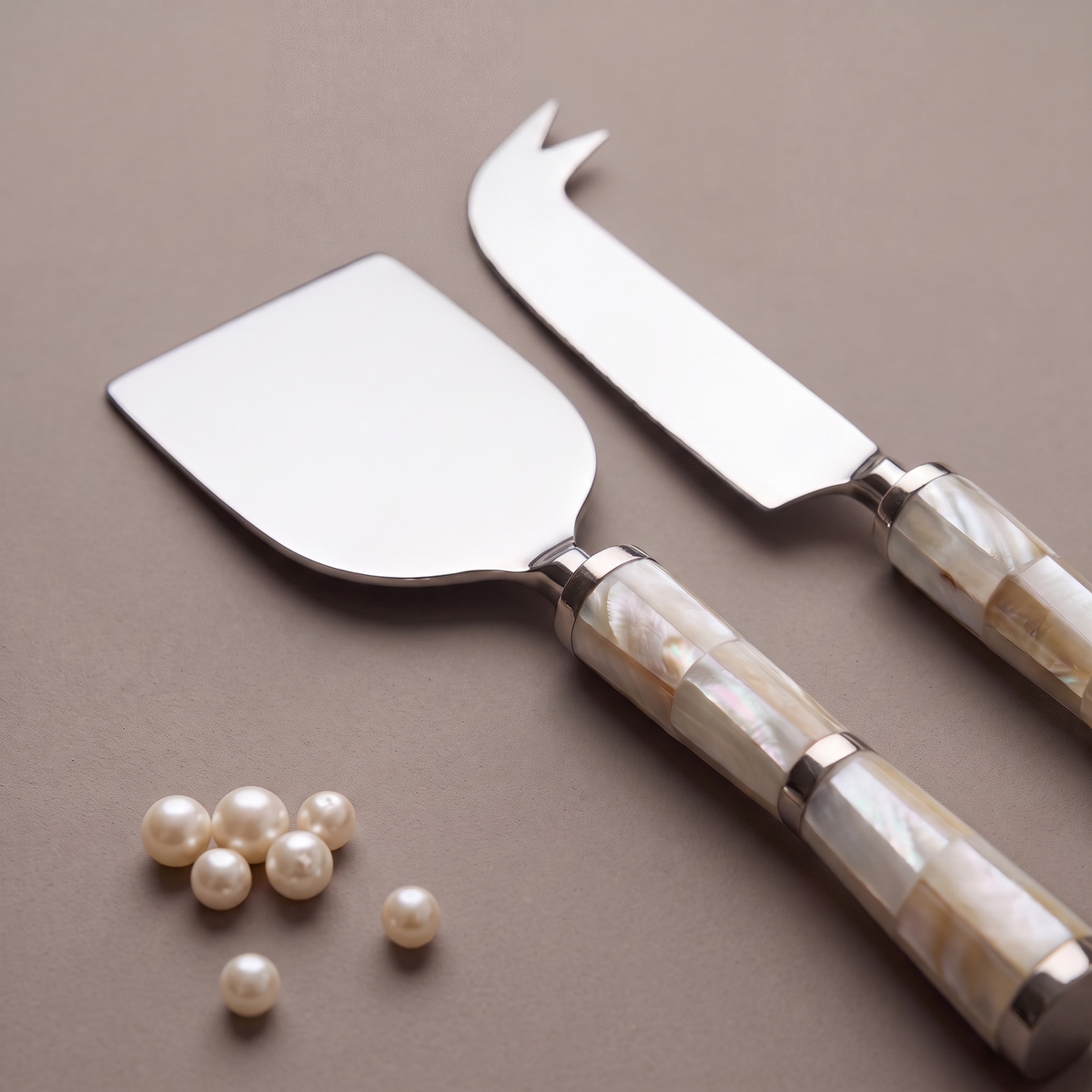 White mother-of-pearl cheese knife set of 2