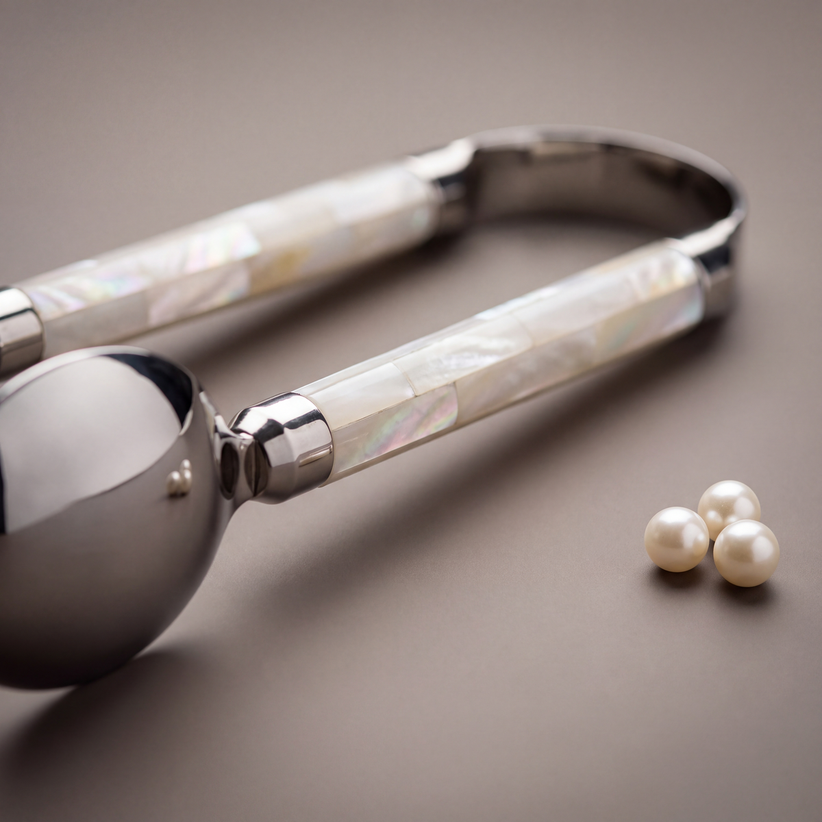 White mother-of-pearl pastry tong